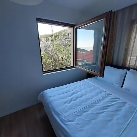 Konak Hilltop & 3*